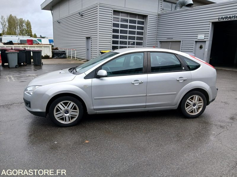 FORD FOCUS 1.8 ESSENCE - 2006 - 135 225 km - Coche: foto 3 FORD FOCUS 1.8 ESSENCE - 2006 - 135 225 km - Coche: foto 3