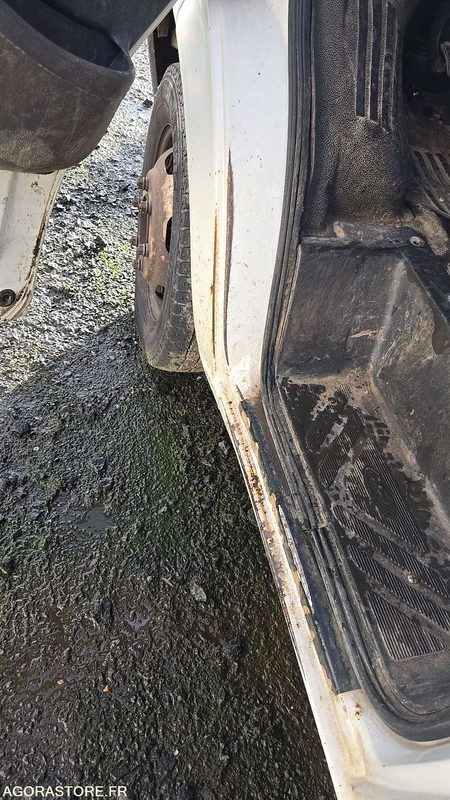 FORD TRANSIT BENNE - 2004 - 197373 KM - 4036-XJ-22 - Volquete furgoneta: foto 5 FORD TRANSIT BENNE - 2004 - 197373 KM - 4036-XJ-22 - Volquete furgoneta: foto 5