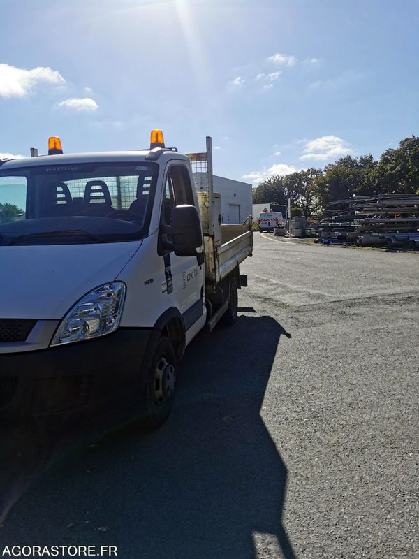 FOURGON BENNE - IVECO - DAILY 35C13 - 2011 / 264350 KM - BJ028EC - Volquete furgoneta: foto 3 FOURGON BENNE - IVECO - DAILY 35C13 - 2011 / 264350 KM - BJ028EC - Volquete furgoneta: foto 3
