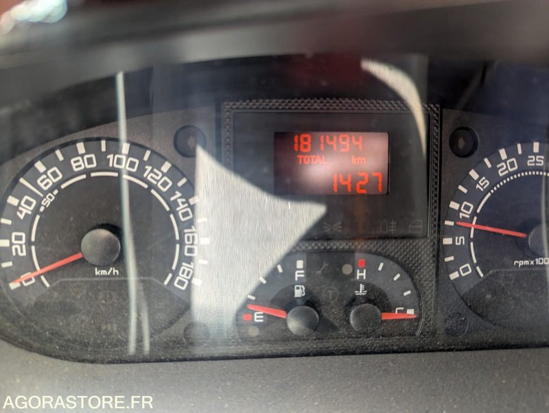 FOURGON IVECO 35C18 - 2008 - 182 000 KM - Furgón: foto 4 FOURGON IVECO 35C18 - 2008 - 182 000 KM - Furgón: foto 4