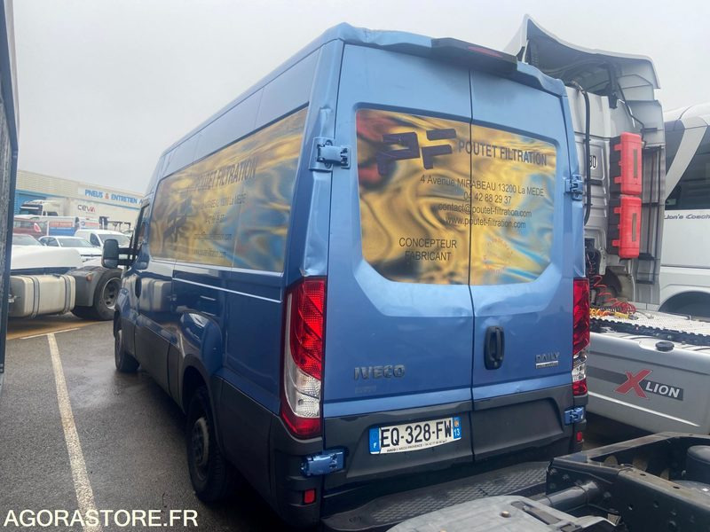 Fourgon Iveco Daily - 2017 - 80000 Kms - Furgón: foto 4 Fourgon Iveco Daily - 2017 - 80000 Kms - Furgón: foto 4