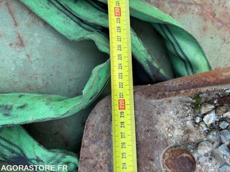 GODET DE CHARGEUR 2800 LITRES EN ATTACHE TYPE VOLVO - Cazo cargador: foto 5 GODET DE CHARGEUR 2800 LITRES EN ATTACHE TYPE VOLVO - Cazo cargador: foto 5