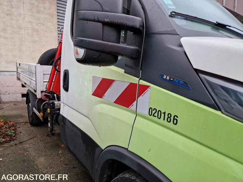 IVECO 35S14N BENNE BASCULANTE + GRUE - 2021 / 45910 KM (GA548QX) - Volquete furgoneta: foto 2 IVECO 35S14N BENNE BASCULANTE + GRUE - 2021 / 45910 KM (GA548QX) - Volquete furgoneta: foto 2