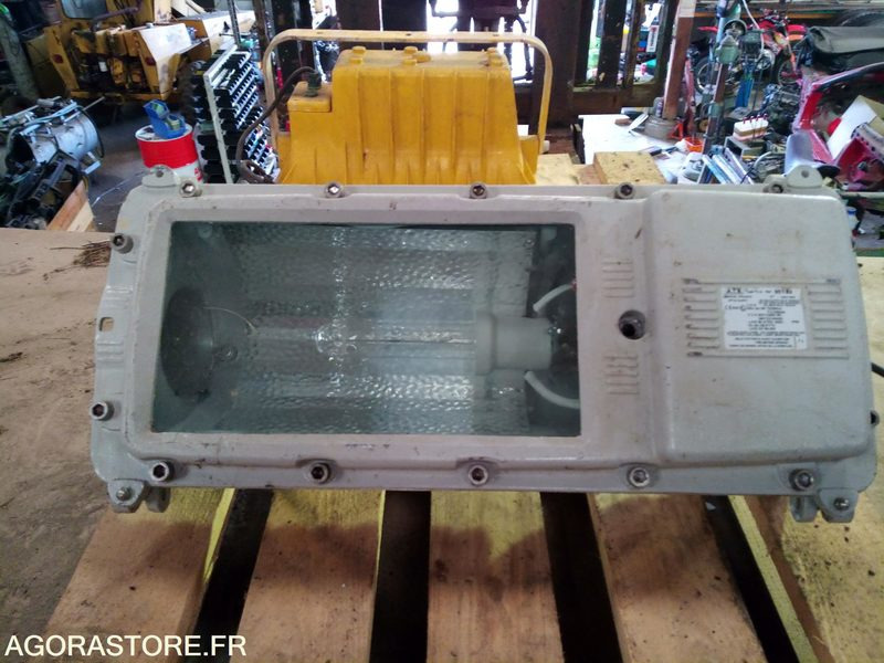 Lot d'éclairages au sodium - Herramienta/ Equipo: foto 1 Lot d'éclairages au sodium - Herramienta/ Equipo: foto 1