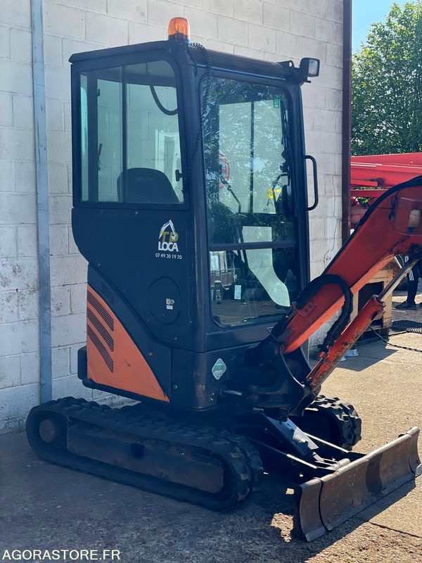 MINI-PELLE SUR CHENILLE CAOUTCHOUC HITACHI ZX17U-2 15CV 1.9T AVEC 3 GODETS - Excavadora: foto 4 MINI-PELLE SUR CHENILLE CAOUTCHOUC HITACHI ZX17U-2 15CV 1.9T AVEC 3 GODETS - Excavadora: foto 4