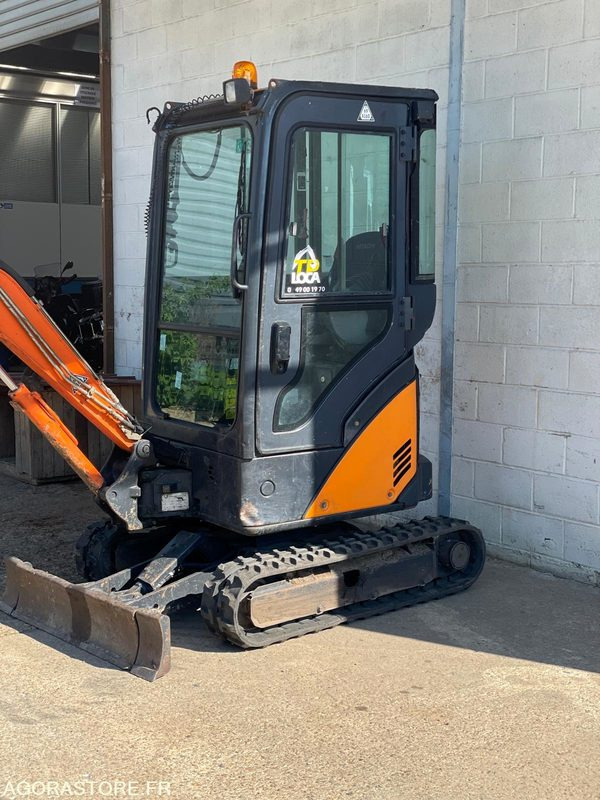 MINI-PELLE SUR CHENILLE CAOUTCHOUC HITACHI ZX17U-2 15CV 1.9T AVEC 3 GODETS - Excavadora: foto 5 MINI-PELLE SUR CHENILLE CAOUTCHOUC HITACHI ZX17U-2 15CV 1.9T AVEC 3 GODETS - Excavadora: foto 5