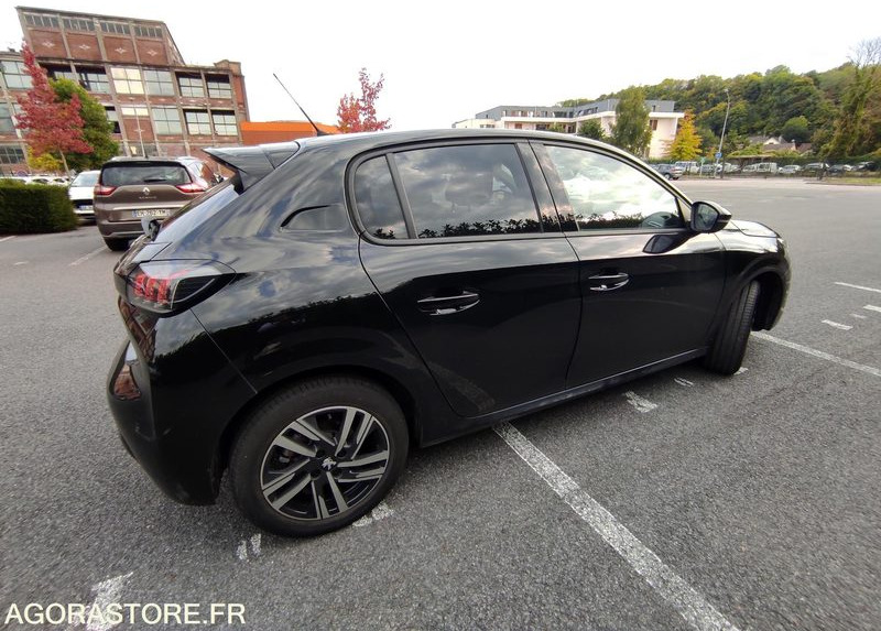PEUGEOT 208 100 S&S EAT8 - finition ALLURE - MEC 2023 - Coche: foto 4 PEUGEOT 208 100 S&S EAT8 - finition ALLURE - MEC 2023 - Coche: foto 4