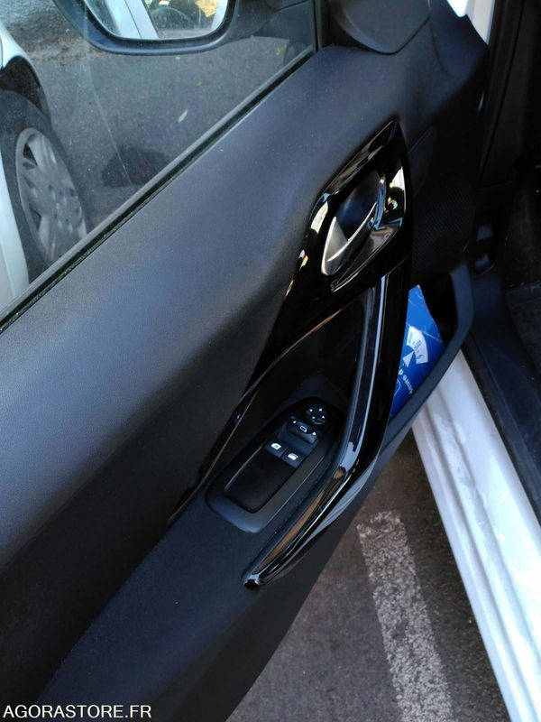 PEUGEOT 208 - Coche: foto 5 PEUGEOT 208 - Coche: foto 5