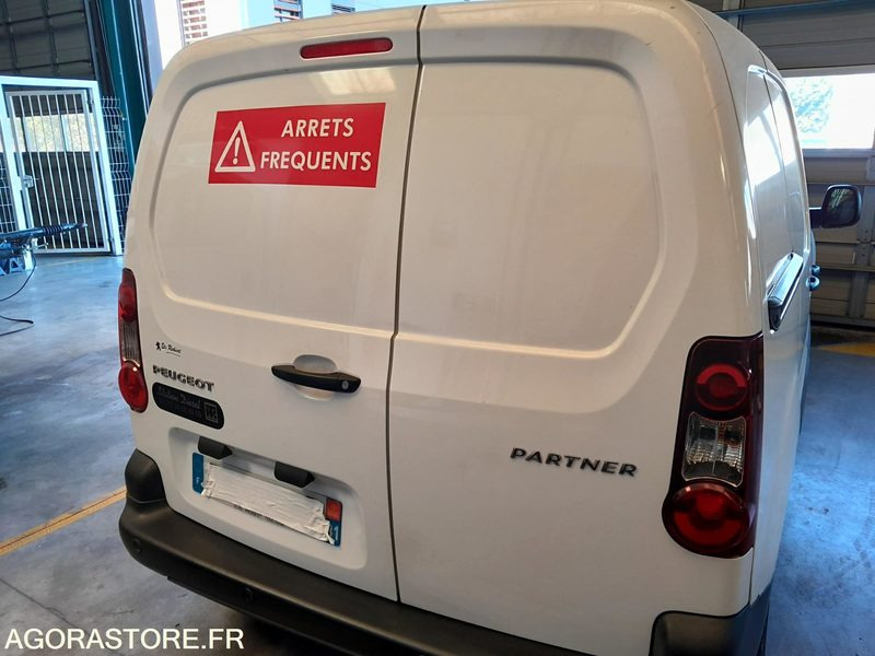 PEUGEOT PARTNER II 1.6 Vti 50026 kms 2016 frigo - Furgoneta pequeña: foto 5 PEUGEOT PARTNER II 1.6 Vti 50026 kms 2016 frigo - Furgoneta pequeña: foto 5
