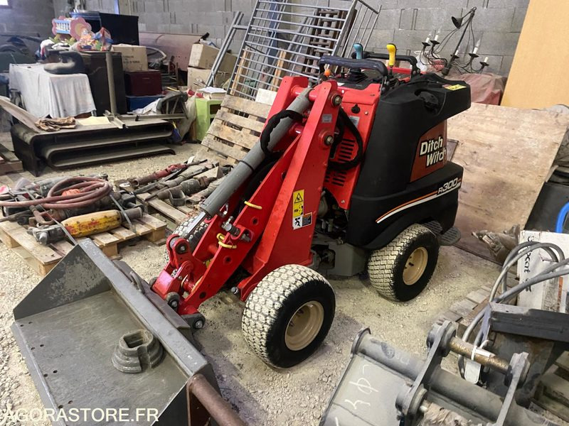 PORTE-OUTILS DITCH WITCH ZAHN R300 - Cargadora: foto 1 PORTE-OUTILS DITCH WITCH ZAHN R300 - Cargadora: foto 1