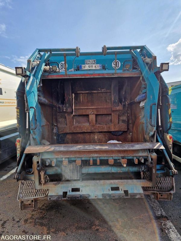 *PORTEUR BOM 26T VOLVO GEESINK- 121117 KM - 2014 (4004) - Camión de basura: foto 3 *PORTEUR BOM 26T VOLVO GEESINK- 121117 KM - 2014 (4004) - Camión de basura: foto 3