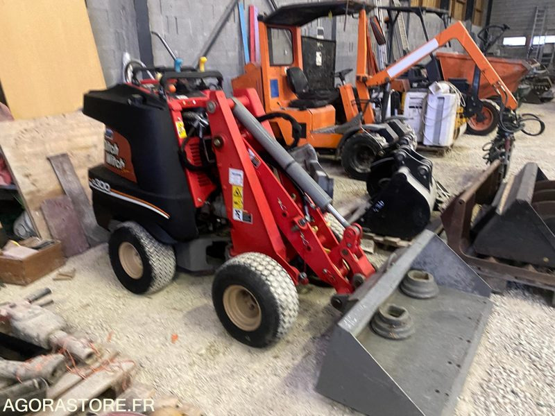 PORTEUR MULTI OUTILS DITCH WITCH ZAHN R300 - Cargadora: foto 2 PORTEUR MULTI OUTILS DITCH WITCH ZAHN R300 - Cargadora: foto 2