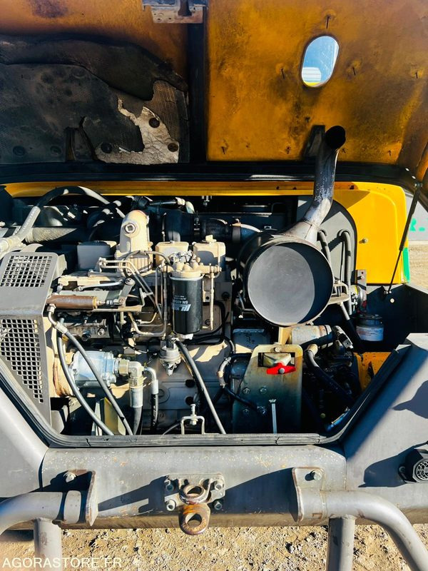 Pelle Mecalac 12MXT - 2004 - 4523 HEURES - Excavadora: foto 5 Pelle Mecalac 12MXT - 2004 - 4523 HEURES - Excavadora: foto 5