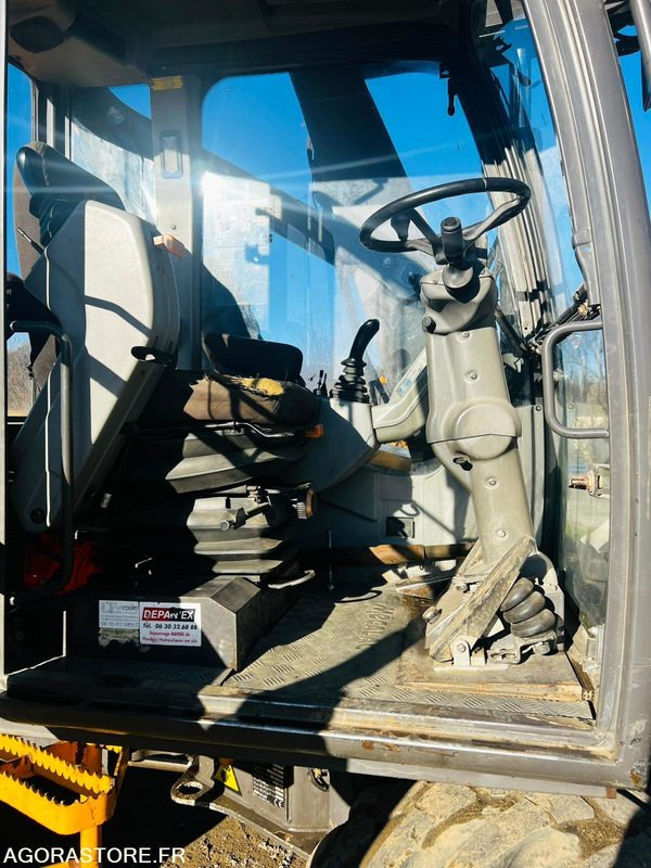 Pelle Mecalac 12MXT - 2004 - 4523 HEURES - Excavadora: foto 3 Pelle Mecalac 12MXT - 2004 - 4523 HEURES - Excavadora: foto 3