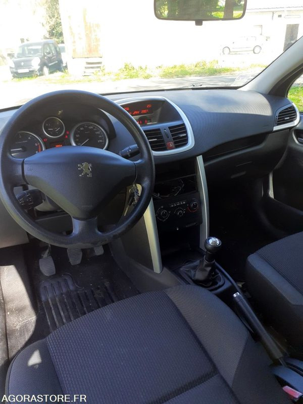 Peugeot 207 1.4 hdi 70 cv - Coche: foto 5 Peugeot 207 1.4 hdi 70 cv - Coche: foto 5