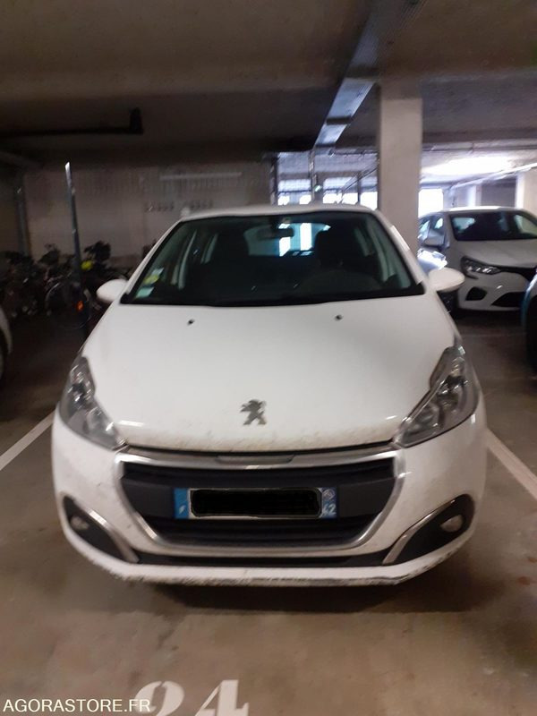 Peugeot 208 - 2015 - 210947kms - Coche: foto 1 Peugeot 208 - 2015 - 210947kms - Coche: foto 1