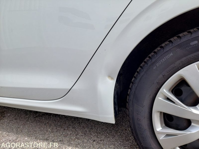 Peugeot 208 - 2018 - 111 261 kms- FB713AZ-ESSENCE - Coche: foto 4 Peugeot 208 - 2018 - 111 261 kms- FB713AZ-ESSENCE - Coche: foto 4