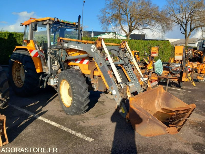 RENAULT CERES 335 AVEC CHARGEUR FAUCHEUX F2 (E2453-E3482) - Tractor: foto 3 RENAULT CERES 335 AVEC CHARGEUR FAUCHEUX F2 (E2453-E3482) - Tractor: foto 3