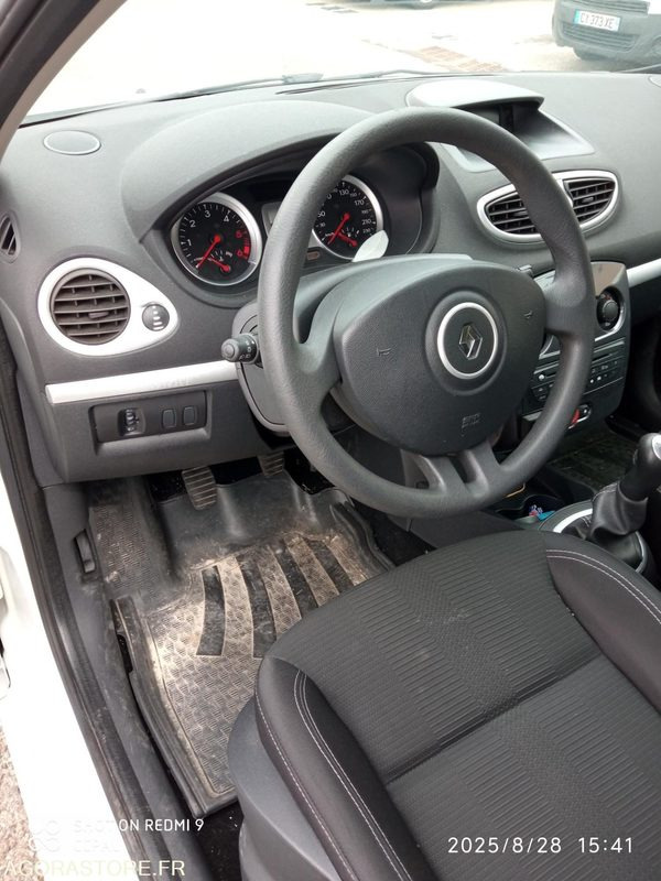 RENAULT CLIO 5 PLACES - Coche: foto 5 RENAULT CLIO 5 PLACES - Coche: foto 5
