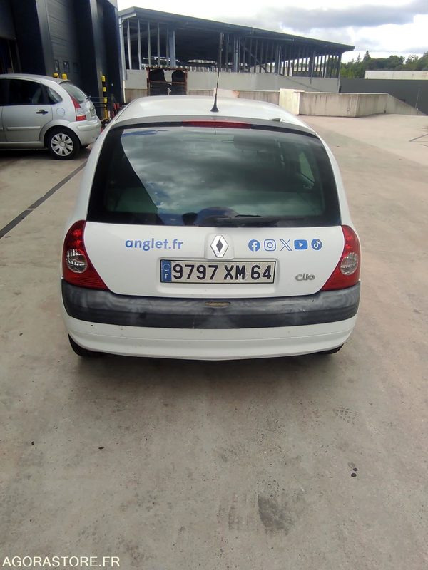 RENAULT Clio - 125820kms - 2003 - Coche: foto 2 RENAULT Clio - 125820kms - 2003 - Coche: foto 2