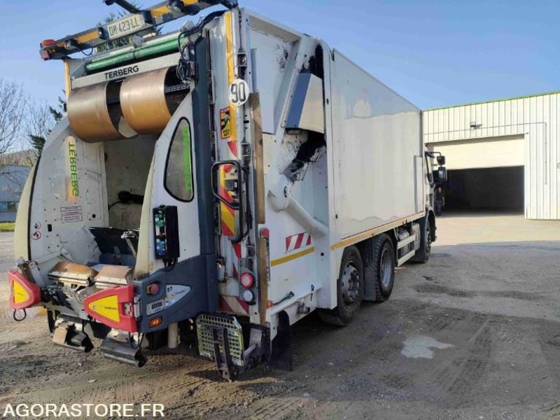 RENAULT D26 WIDE 320.26-E6 - BOM 20m3 CARGOPAC II - 2014 / 306697 KM (DM423LL) - Camión de basura: foto 2 RENAULT D26 WIDE 320.26-E6 - BOM 20m3 CARGOPAC II - 2014 / 306697 KM (DM423LL) - Camión de basura: foto 2