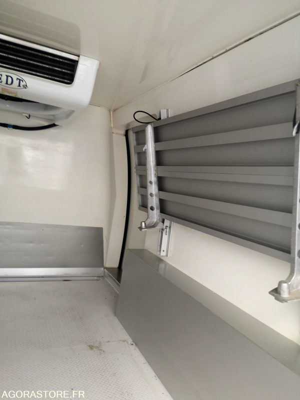 Furgoneta pequeña RENAULT KANGOO FRIGORIFIQUE: foto 6 Furgoneta pequeña RENAULT KANGOO FRIGORIFIQUE: foto 6