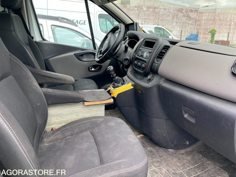 RENAULT TRAFIC - 2015 / 227603 KM (DY-974-GY) (MVU228) - Furgón: foto 4 RENAULT TRAFIC - 2015 / 227603 KM (DY-974-GY) (MVU228) - Furgón: foto 4