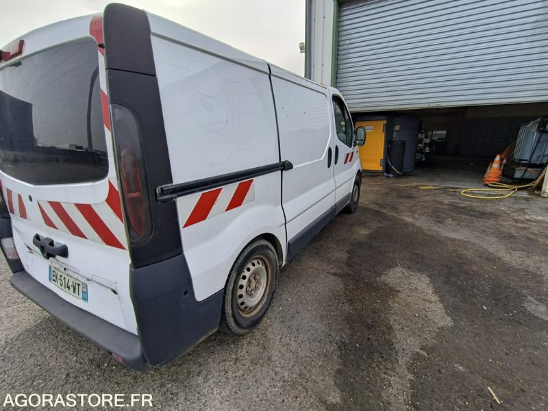 RENAULT TRAFIC - 283 019 KM - 2006 -EK-514-WT - Furgón: foto 5 RENAULT TRAFIC - 283 019 KM - 2006 -EK-514-WT - Furgón: foto 5