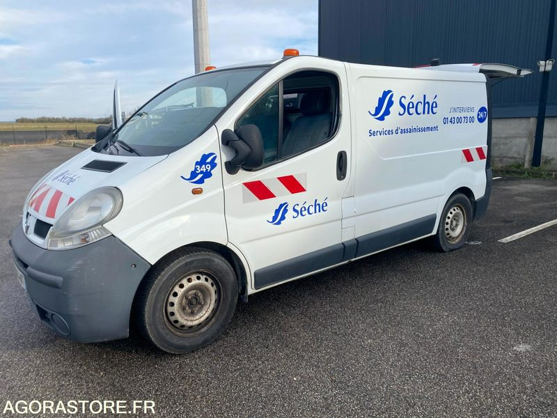 RENAULT TRAFIC - 283 019 KM - 2006 -EK-514-WT - Furgón: foto 1 RENAULT TRAFIC - 283 019 KM - 2006 -EK-514-WT - Furgón: foto 1