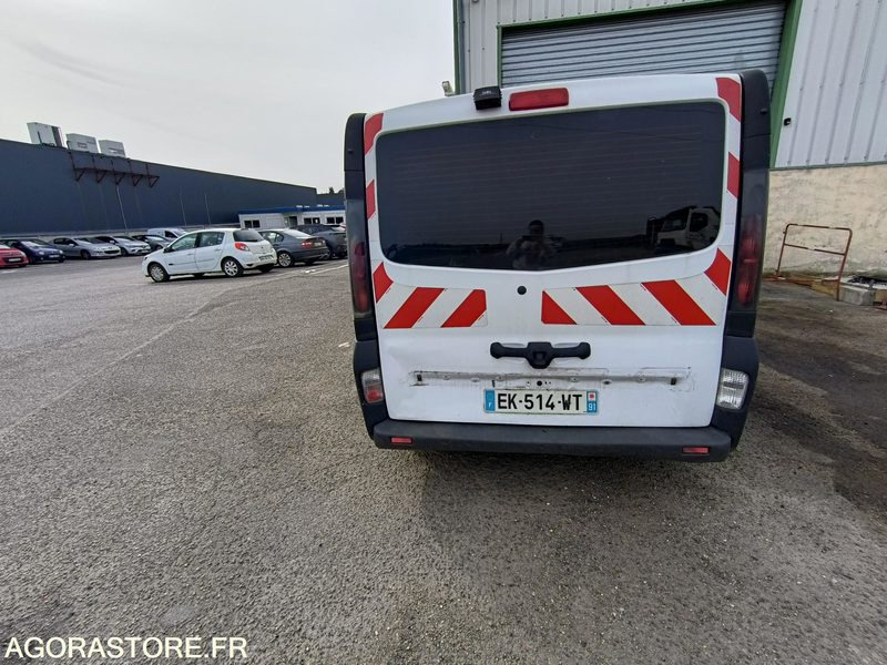RENAULT TRAFIC - 283 019 KM - 2006 -EK-514-WT - Furgón: foto 4 RENAULT TRAFIC - 283 019 KM - 2006 -EK-514-WT - Furgón: foto 4