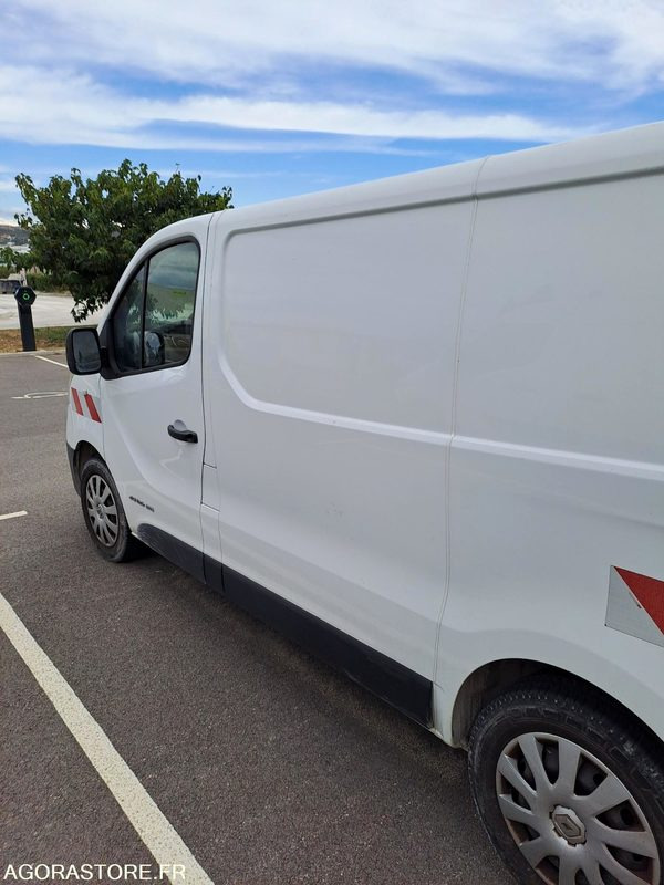 RENAULT Trafic VU 4p Fourgon FG-GCF L1 - 2015 - 313823 KM - P1511325 - Furgón: foto 2 RENAULT Trafic VU 4p Fourgon FG-GCF L1 - 2015 - 313823 KM - P1511325 - Furgón: foto 2