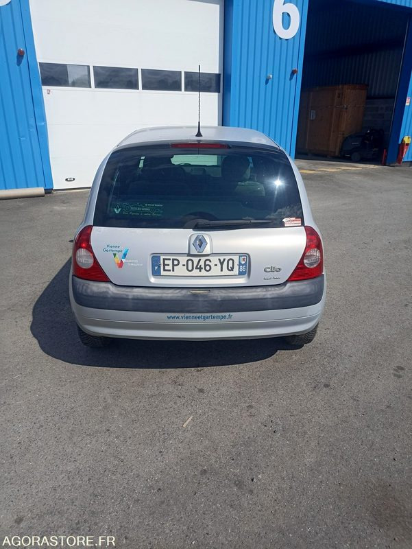 Renault Clio 2 1.5 dCi - 107100kms - 2004 - Coche: foto 4 Renault Clio 2 1.5 dCi - 107100kms - 2004 - Coche: foto 4