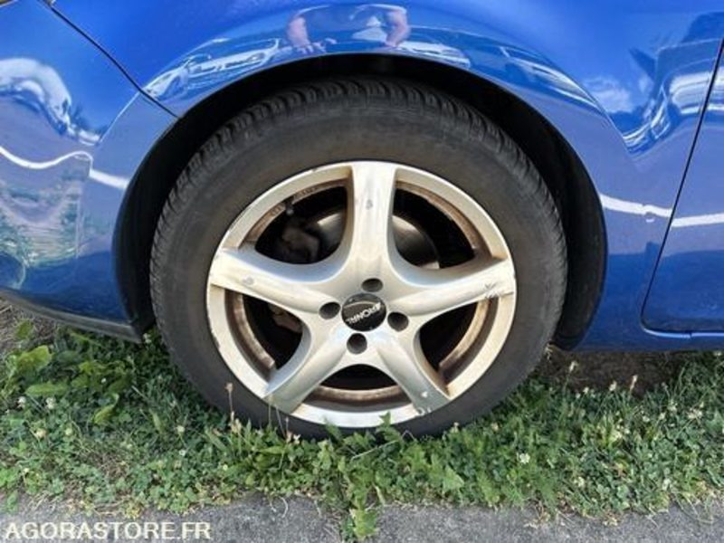 Renault Clio - AP981JC - Coche: foto 4 Renault Clio - AP981JC - Coche: foto 4
