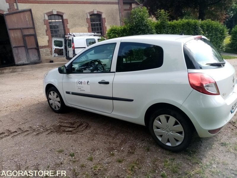 Renault Clio III 2 places 1.5 L Diesel - 211 000km - Coche: foto 5 Renault Clio III 2 places 1.5 L Diesel - 211 000km - Coche: foto 5