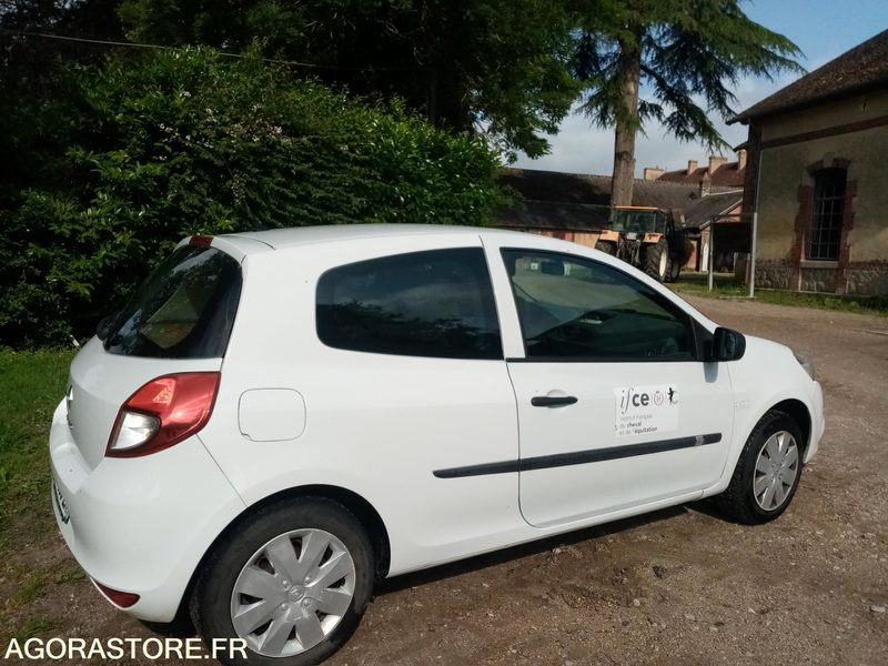 Renault Clio III 2 places 1.5 L Diesel - 211 000km - Coche: foto 2 Renault Clio III 2 places 1.5 L Diesel - 211 000km - Coche: foto 2
