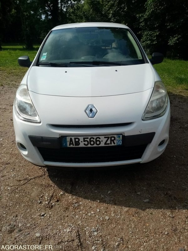 Renault Clio III 2 places 1.5 L Diesel - 211 000km - Coche: foto 1 Renault Clio III 2 places 1.5 L Diesel - 211 000km - Coche: foto 1