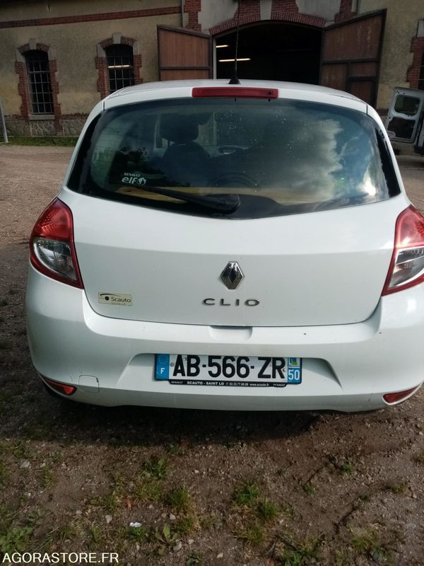 Renault Clio III 2 places 1.5 L Diesel - 211 000km - Coche: foto 4 Renault Clio III 2 places 1.5 L Diesel - 211 000km - Coche: foto 4