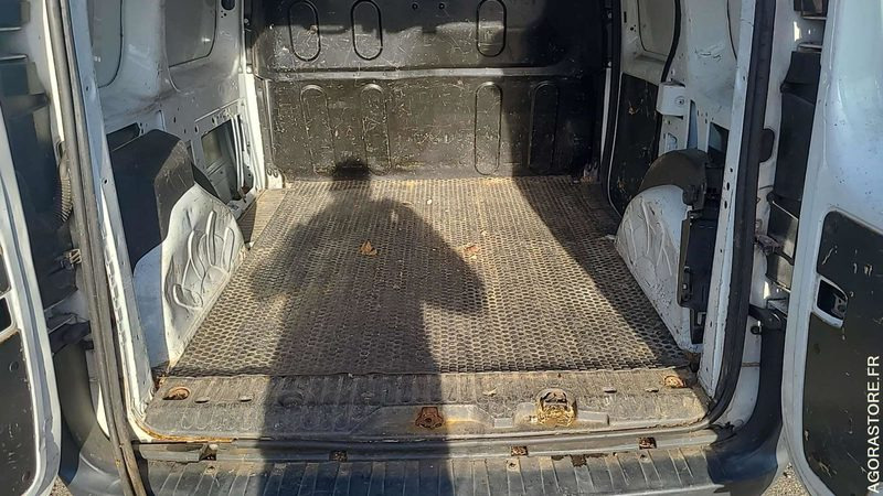 Furgoneta pequeña Renault Kangoo - 2011 - 125072kms - BE049EM: foto 11 Furgoneta pequeña Renault Kangoo - 2011 - 125072kms - BE049EM: foto 11