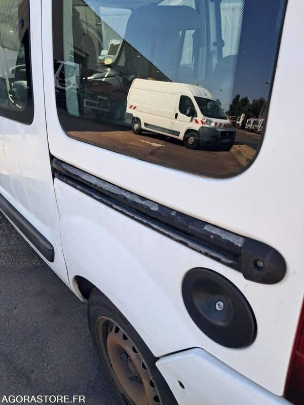 Renault Kangoo 257-AAS-42 - Coche: foto 4 Renault Kangoo 257-AAS-42 - Coche: foto 4