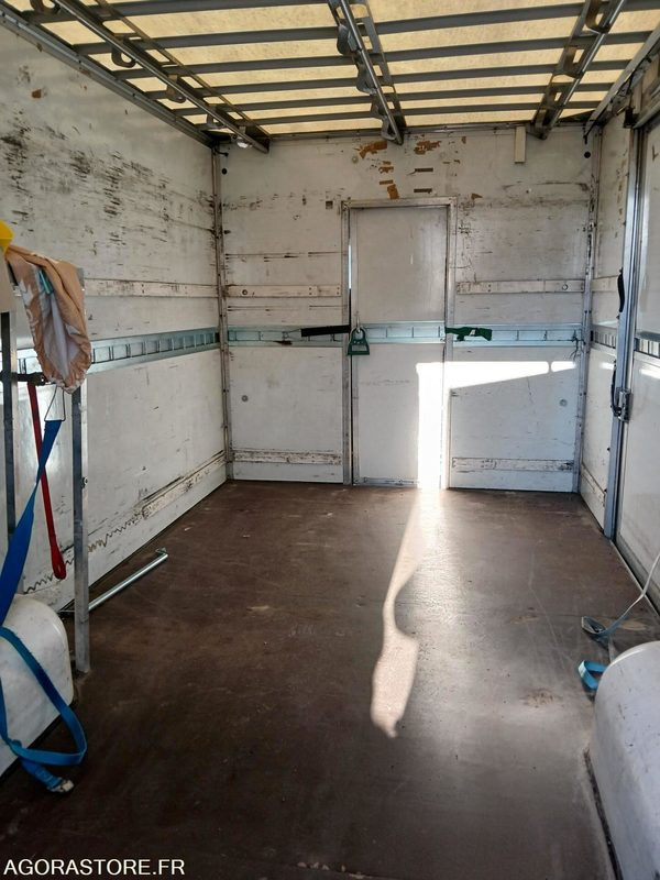 Renault Master caisse - 2011 - 461480 Kms - Furgón: foto 4 Renault Master caisse - 2011 - 461480 Kms - Furgón: foto 4