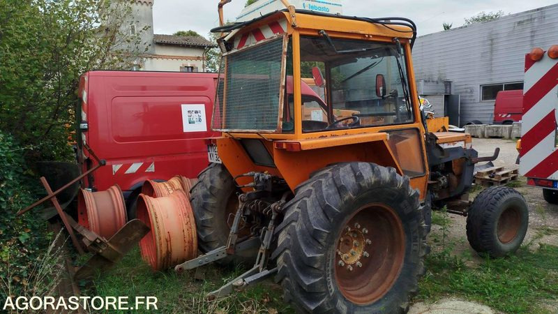 Tracteur RENAULT - 2864H - 1988 - 7723-KY-32 - ROULANT ET MOTEUR TOURNANT - Tractor: foto 2 Tracteur RENAULT - 2864H - 1988 - 7723-KY-32 - ROULANT ET MOTEUR TOURNANT - Tractor: foto 2