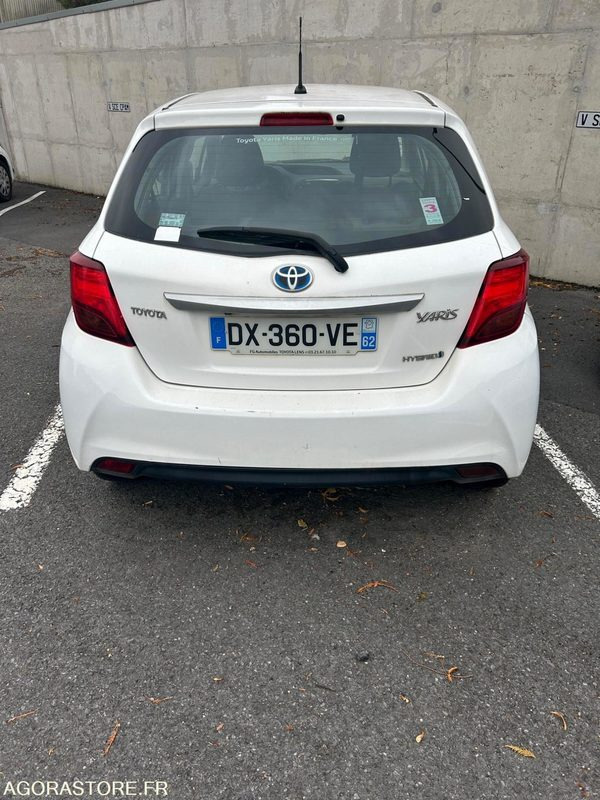 YARIS HYBRIDE AUTOMATIQUE / 2015 / 117 353KMS / VEHICULE ROULANT MAIS ENDOMMAGE - Coche: foto 5 YARIS HYBRIDE AUTOMATIQUE / 2015 / 117 353KMS / VEHICULE ROULANT MAIS ENDOMMAGE - Coche: foto 5