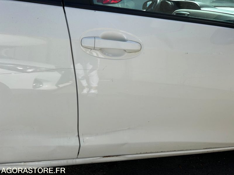 YARIS HYBRIDE AUTOMATIQUE / 2015 / 117 353KMS / VEHICULE ROULANT MAIS ENDOMMAGE - Coche: foto 2 YARIS HYBRIDE AUTOMATIQUE / 2015 / 117 353KMS / VEHICULE ROULANT MAIS ENDOMMAGE - Coche: foto 2