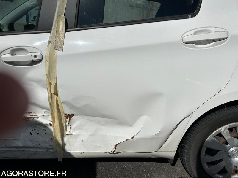 YARIS HYBRIDE AUTOMATIQUE / 2015 / 83416 KMS / NE ROULE PLUS - Coche: foto 1 YARIS HYBRIDE AUTOMATIQUE / 2015 / 83416 KMS / NE ROULE PLUS - Coche: foto 1