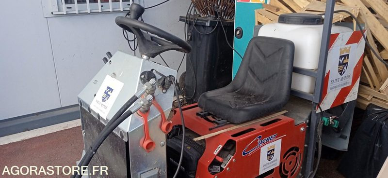 Balayeuse désherbeuse deneigeuse COCHET type GECKO automotrice 27 heures 2021 - Barredora vial: foto 3 Balayeuse désherbeuse deneigeuse COCHET type GECKO automotrice 27 heures 2021 - Barredora vial: foto 3