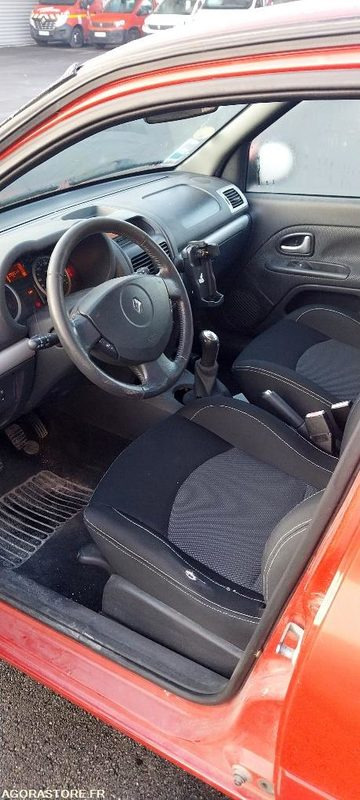 Renault clio 1.5 dci  (roulante) - Coche: foto 5 Renault clio 1.5 dci  (roulante) - Coche: foto 5
