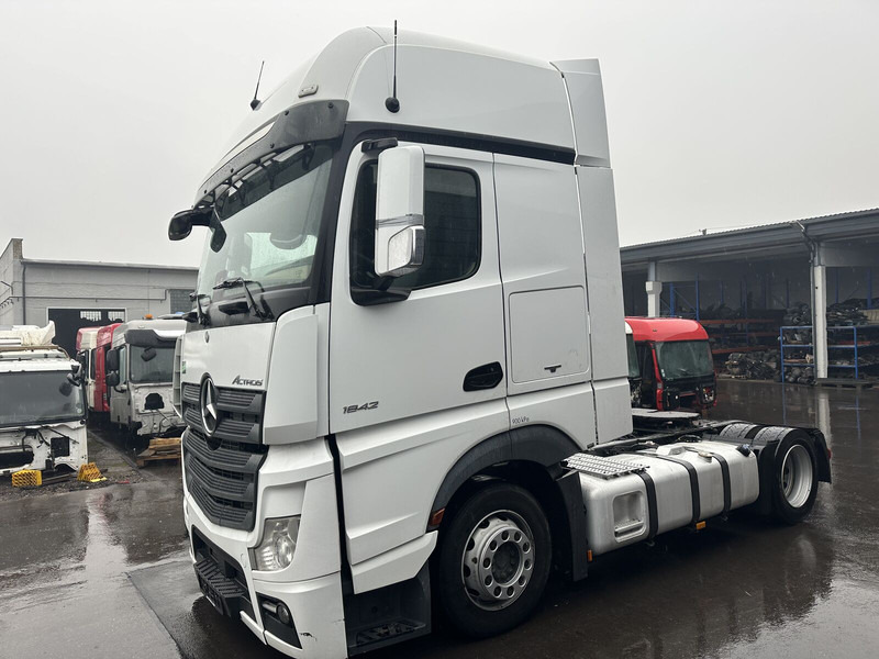 Mercedes-Benz Actros MP4 - Cabeza tractora: foto 2 Mercedes-Benz Actros MP4 - Cabeza tractora: foto 2