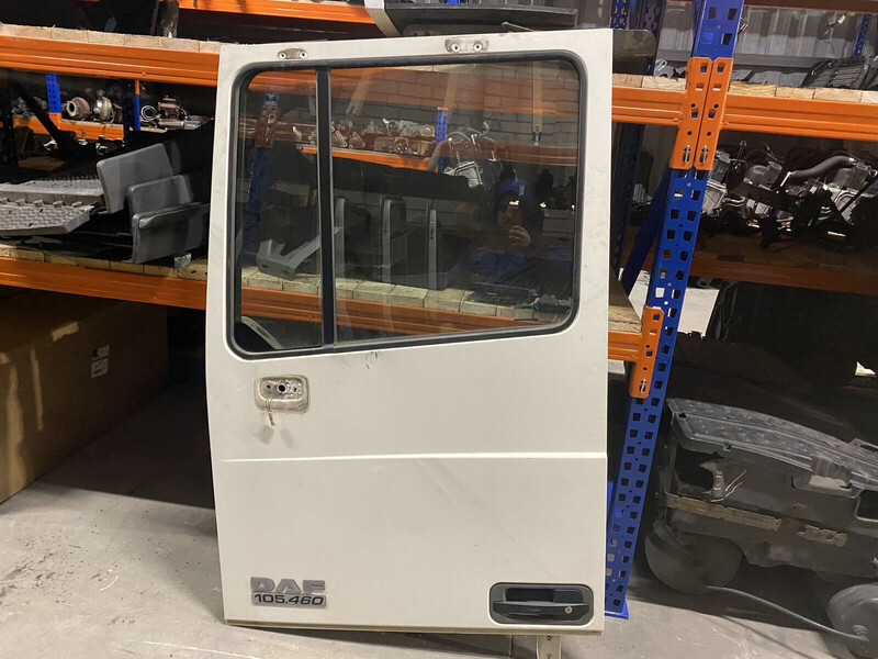 DAF xf105 - Puerta y piezas para Camión: foto 1 DAF xf105 - Puerta y piezas para Camión: foto 1