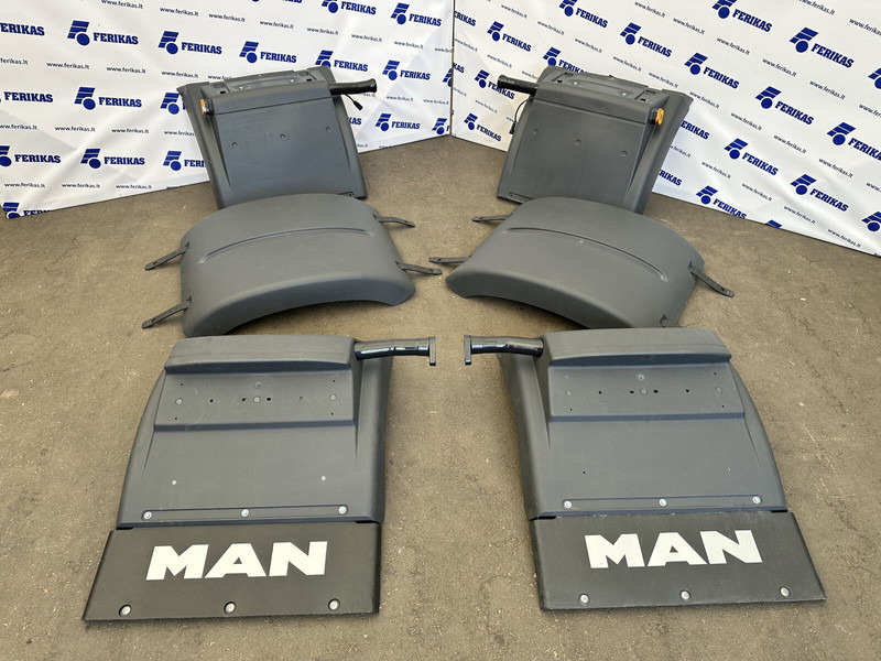 MAN NEW OEM rear mudguards set, fenders - Carrocería y exterior para Camión: foto 1 MAN NEW OEM rear mudguards set, fenders - Carrocería y exterior para Camión: foto 1