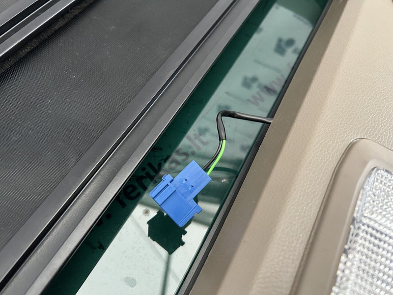 MAN sunroof, roof hatch - Carrocería y exterior para Camión: foto 4 MAN sunroof, roof hatch - Carrocería y exterior para Camión: foto 4